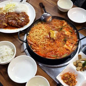 의정부부대찌개 왕돈까스 사진