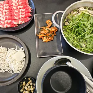 윤우재 샤브칼국수 사진
