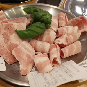 고백집 백반 삼겹살 사진