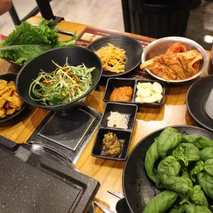 고백집 백반 삼겹살 사진