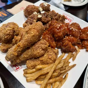 BBQ치킨 빌리지 사진
