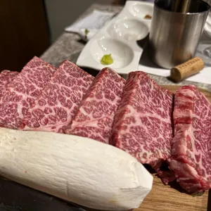 탐우진 사진