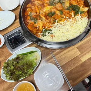 춘천닭갈비vs양푼이찌개 사진