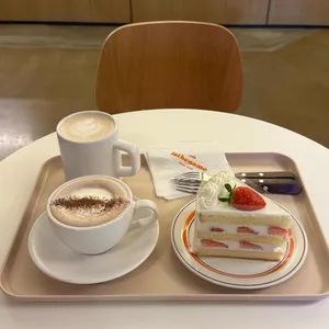 이즈더네임 사진