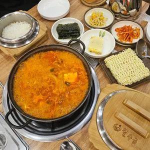 월수금통돼지 대표 사진