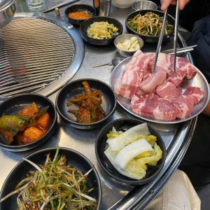 친절한정육 왕소금구이 사진 1