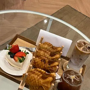카페 로어앤모어 사진