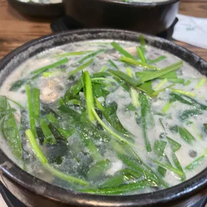 재화스퀘어 굴국밥 홍어 보쌈 사진