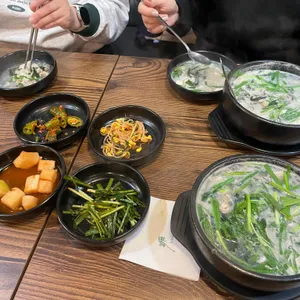 재화스퀘어 굴국밥 홍어 보쌈 사진