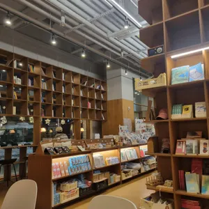 책발전소 리뷰 사진