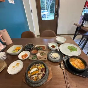 담아래 사진