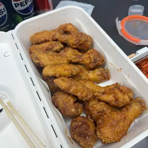 교촌치킨 사진