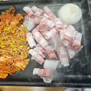 육전주는 김치찌개 김치찜 사진