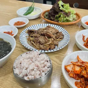 남동수라 사진