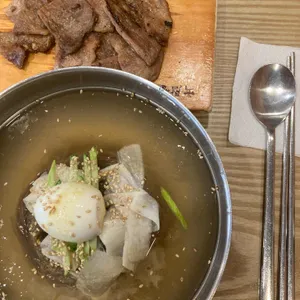 육쌈냉면 사진