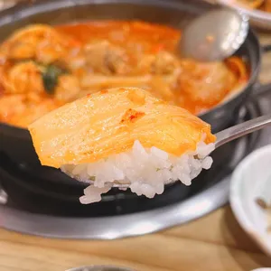 하슬라 묵은지찜닭 사진