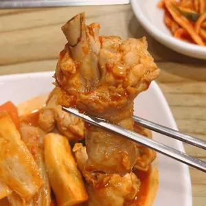 하슬라 묵은지찜닭 사진