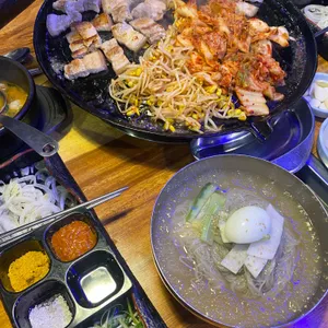 통통솥뚜껑삼겹살 사진