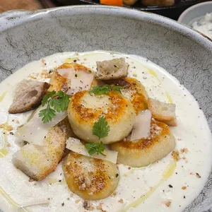 윰 사진