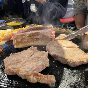 동두천솥뚜껑삼겹살 사진
