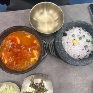 완뚝순두부 사진