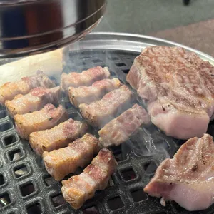 돈의 민족 사진 2