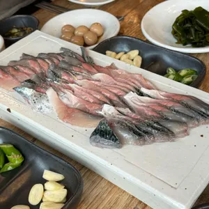 성산수산식당 대표 사진