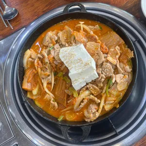 돼지고기듬뿍넣은김치찌개 사진