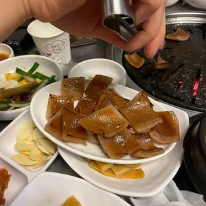 큰남자돼지구이 사진