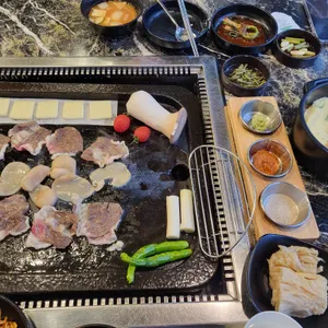 삼돌박이수라육간 사진