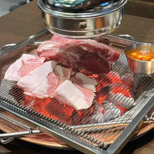 육탐미 사진