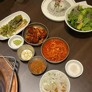 육탐미 사진