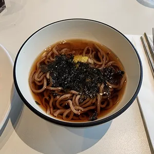 애슐리퀸즈 사진
