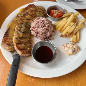 라라코스트 사진