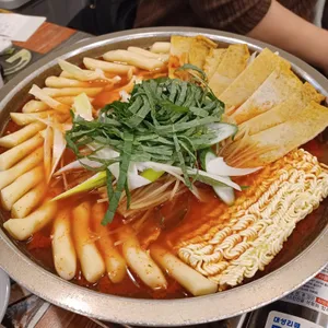 봉쥬떡볶이 대표 사진