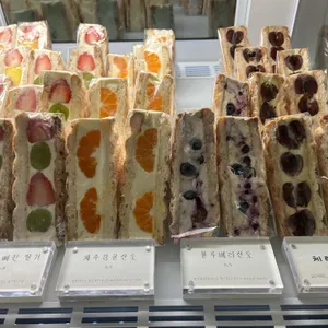 윤숲 사진