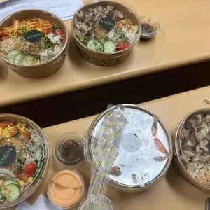 하단 보울스 포케샐러드 사진