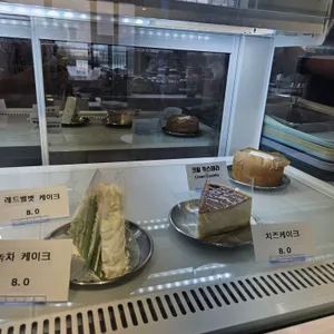 앳더브릭 사진
