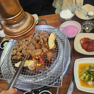 고기굽는 혀누네 사진
