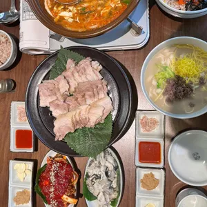 고향보쌈칼국수 사진