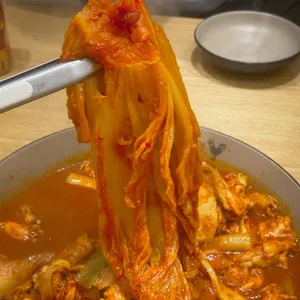 찜닭에 꽂힌 닭집애 사진