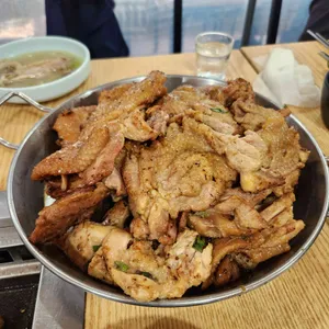 참숯불에 꾸운닭 앤 꿈장어 사진