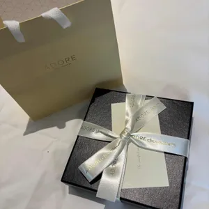 아도르 사진
