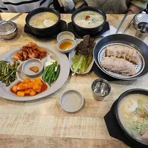 팔봉돼지순대국밥 대표 사진