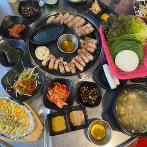 돼지전설 사진