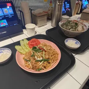 퍼부어 사진
