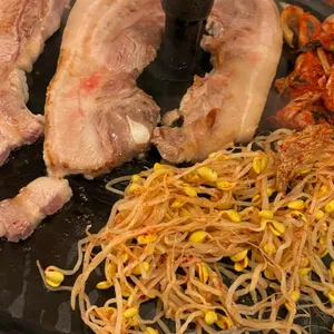 웃으면돼지 사진