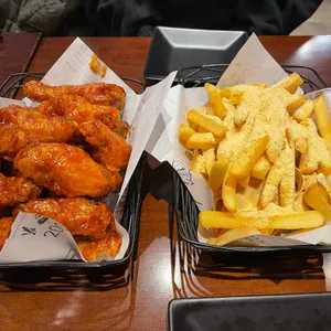 교촌치킨 사진
