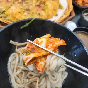 윤우재 샤브칼국수 사진