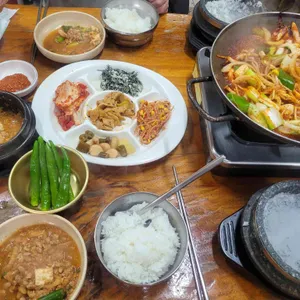 24시돌솥밥기사식당 사진